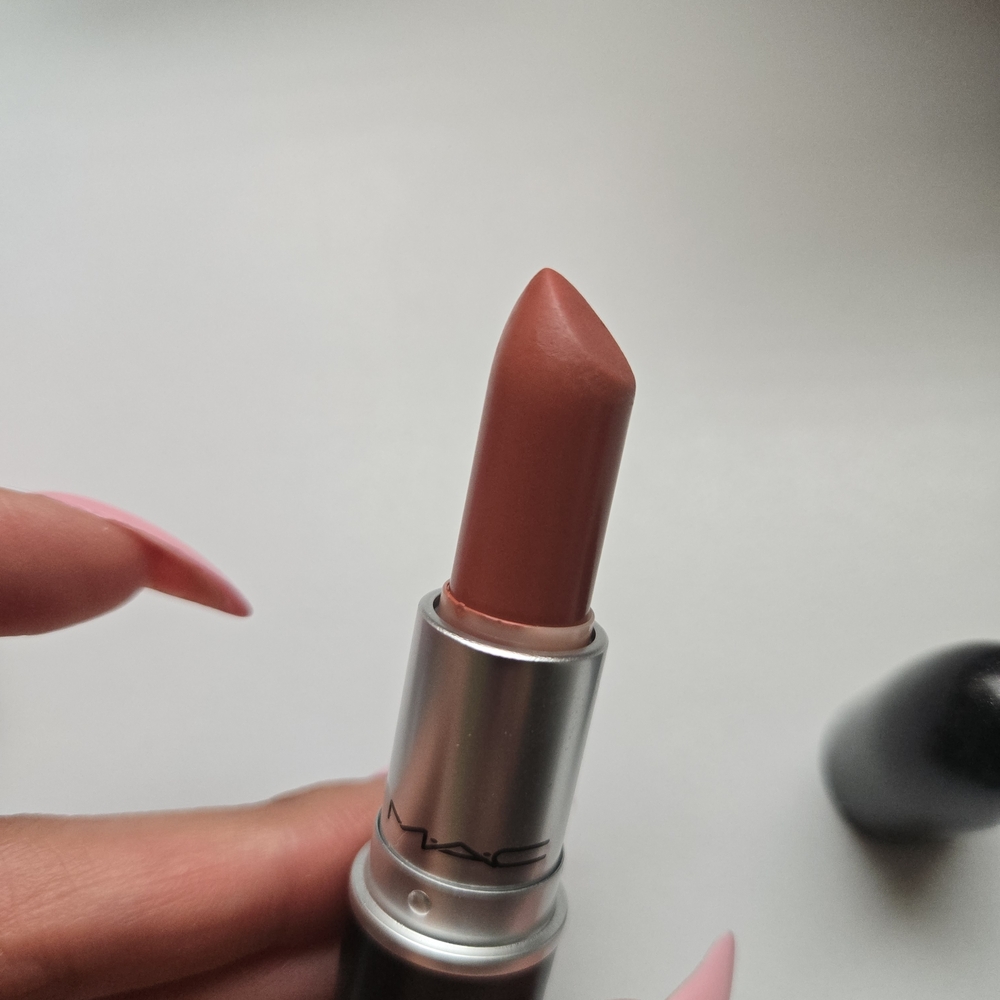 MAC Lipstick Down to an Art DISCONTINUED